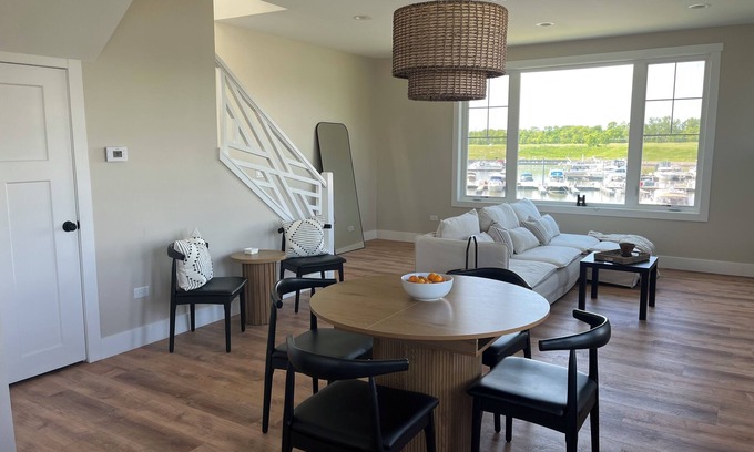 Ottawa Casa | The Lookout at Heritage Harbor: Breathtaking Brand New 3-Bedroom Waterfront Home