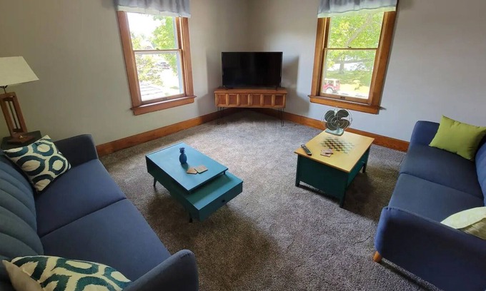 Guttenberg Casa | Breathtaking house steps from the river with incredible 1890s woodwork & floors
