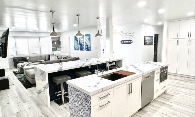 South Redondo Casa | Breathtaking Luxury Beach House w/ Gym, Sauna, BBQ Grill, & Only Steps from Sand