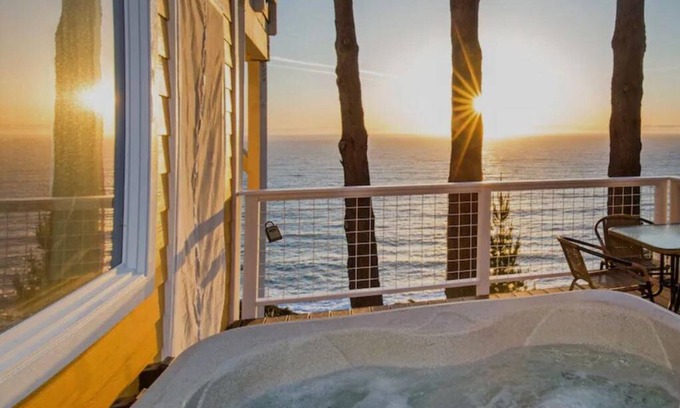 Shelter Cove Condominio | Breathtaking Oceanview! by OceanviewHotTubs Tesla Charging Shelter Cove, CA