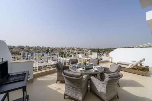 Tal-Ghoqod Apartamento | Breathtaking Penthouse Crimson Court B