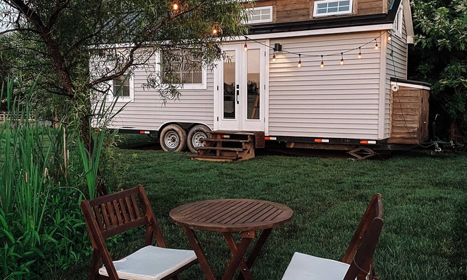 Plumsteadville Casa | Breathtaking Scandinavian Tiny House on Horse Farm