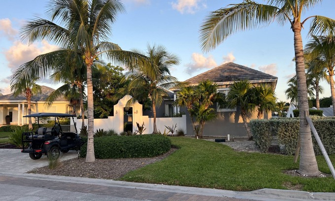 Alice Town Casa | Breathtaking sunrises. A slower pace of life.