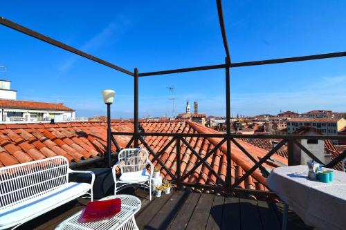Dorsoduro Apartamento | Breathtaking terrace in Santa Margherita Square