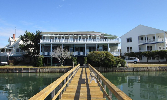 Wrightsville Beach Cabaña | Vistas impresionantes * FRENTE AL AGUA * EMBARCADERO PRIVADO * BARCO DOCK * WiFi GRATIS * ESTACIONAMIENTO * AC