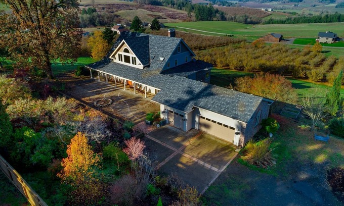 Newberg Casa | Great Deals on Summer Stays!