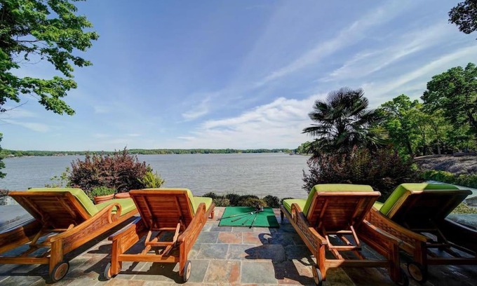 Clover Casa | Breathtaking View on Lake Wylie 4BR Lakehouse and Dock