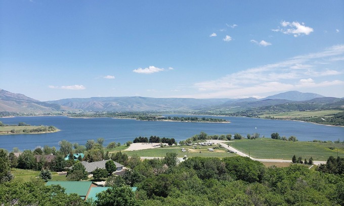 Eden Casa | Breathtaking Views! PRIVATE INDOOR POOL, Outdoor Hot Tub, Sauna, Game Room & Gym