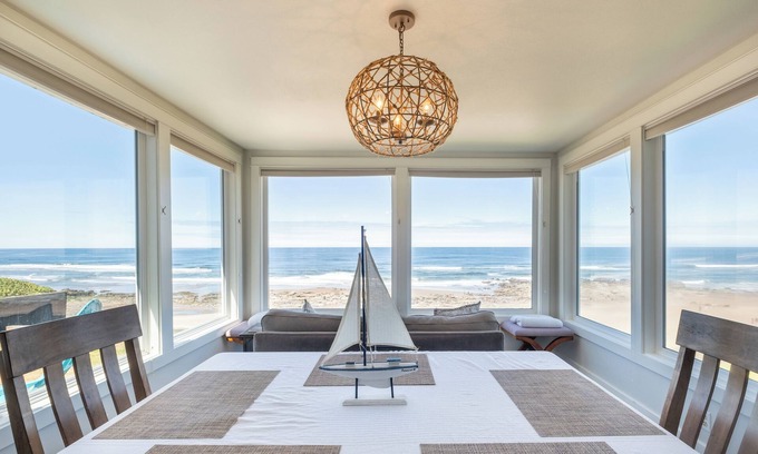 Lincoln City Casa | Frente al mar y cerca de la playa, tiendas y restaurantes.
