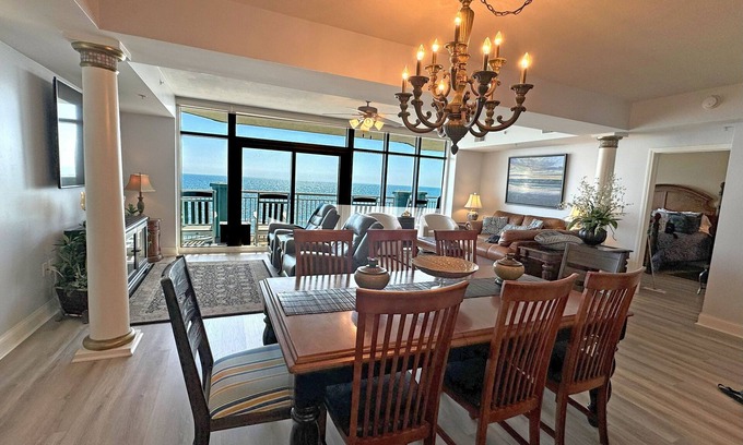 Myrtle Beach Condominio | Breathtaking Views, Beautiful 5-bedroom Oceanfront Condo