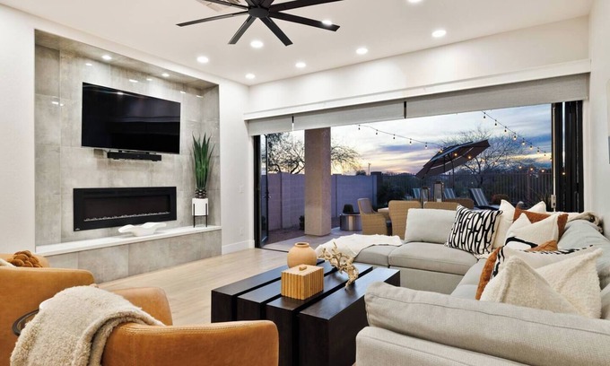 Desert Ridge Casa | Breathtaking Wildfire Golf Views | Pool