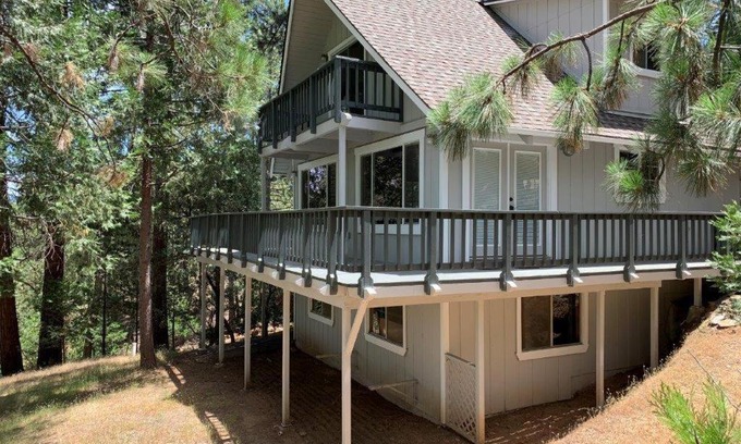 Groveland Casa | Breckenridge Chalet near Yosemite. Dog friendly!