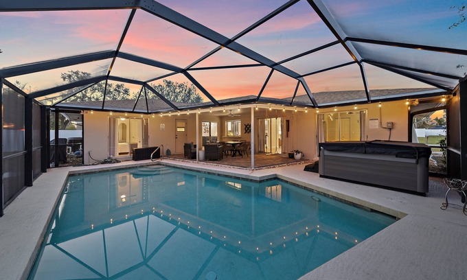 Sarasota Casa | Breezemont Bungalow | Private pool, Hot tub + Sauna