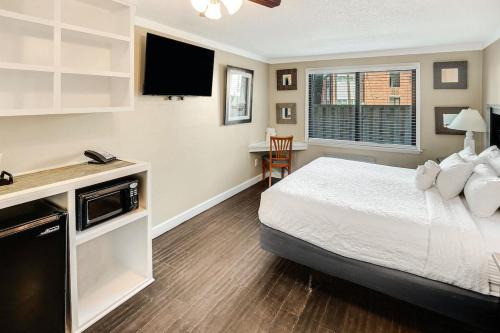 Litchfield by the Sea Apartamento | Breezes and Waves Resort View King Room, 1st Flr