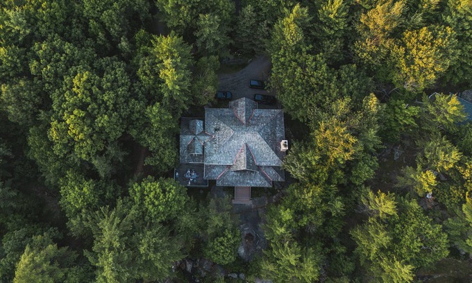 Seguin Cabaña | Breezy Lake Joe family cottage w/ SUP, kayaks + bar area on the dock