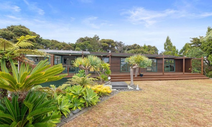 Opua Casa | Breezy on Broadview - Opua Holiday Home