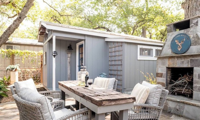 Fayetteville Casa | Breezy, Stylish (& Walkable!) Summer Stay at Fayetteville Belle