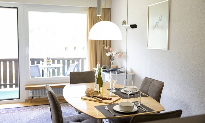 Engadin Scoul Apartamento | Brentschpark No. 28: Charming renovated 2.5-room flat in the quiet located Brentschpark
