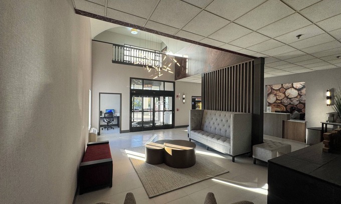 Brentwood Hotel | Brentwood Suites, Ascend Hotel Collection