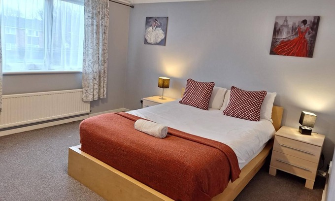 Dunstable Casa | Brentwood Townhouse - Huku Kwetu (Dunstable)