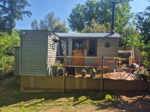 Milton Malsor Casa | Brewers Bolt Cozy Unique Shepherds Hut - Hot Tub!