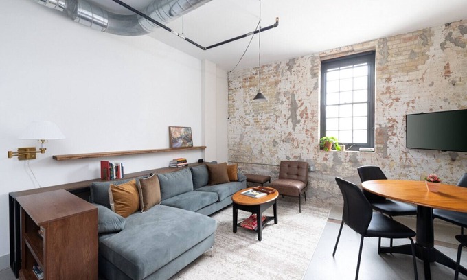 Westown Apartamento | Brewery District 2-Story 2BR Apt Near Fiserv with Rooftop Gym and Parking