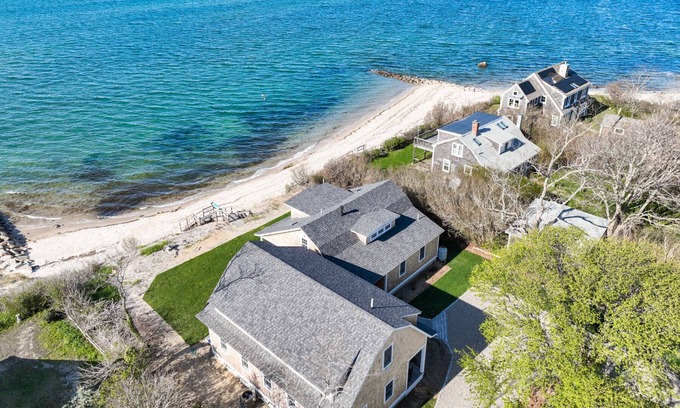 Brewster Casa | Brewster Beachfront Gem!