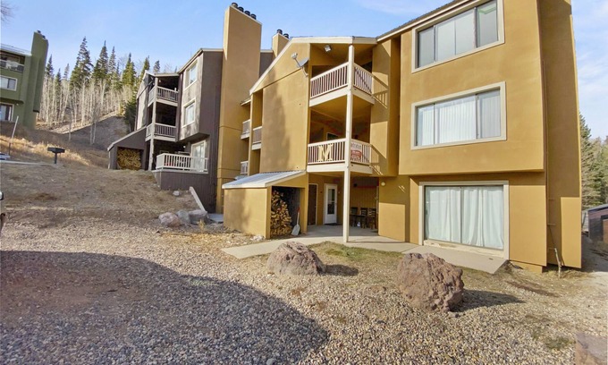 Brian Head Condominio | Brian Head Village M4 cozy condo close to lifts in Brian Head - Dog Friendly