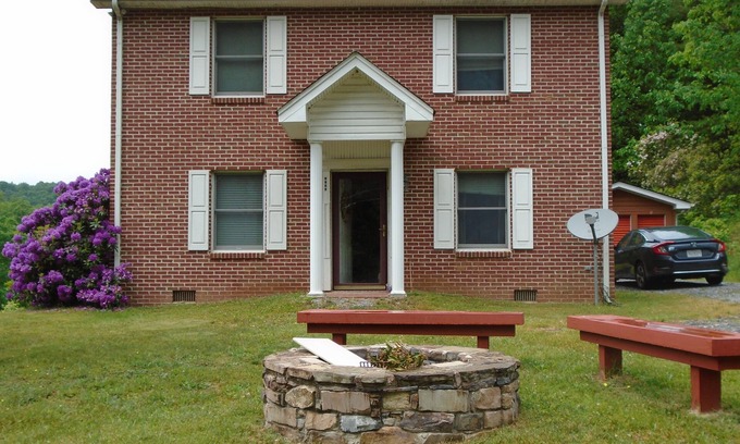 Marion Cabaña | Brick cottage near Hungry Mother, Mt. Rogers