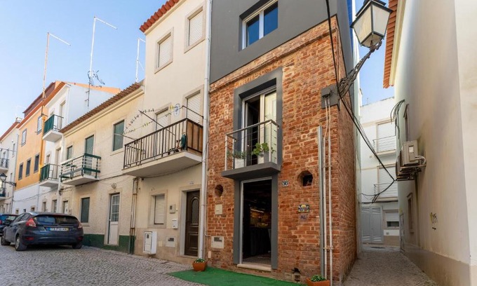 Nazare Casa | Brick Guest House