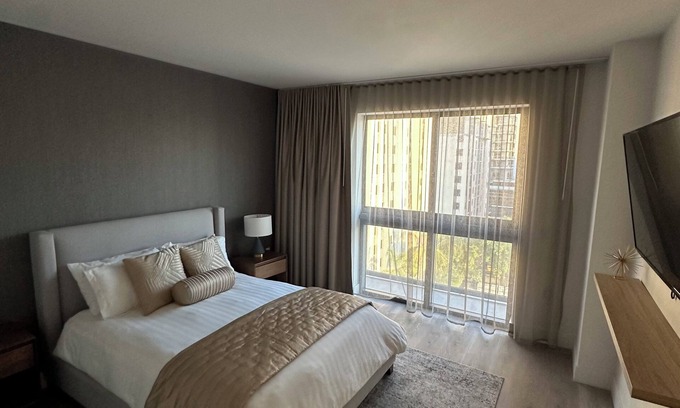 The Roads Condominio | Brickell Apt: Rooftop Pool, Stunning City Views, Modern, Spacious, Walk to Shops