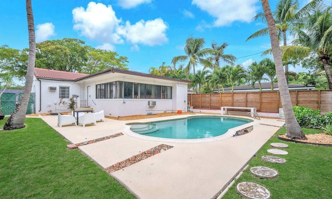 The Roads Casa | Brickell Zen House - Relaxing Pool Home