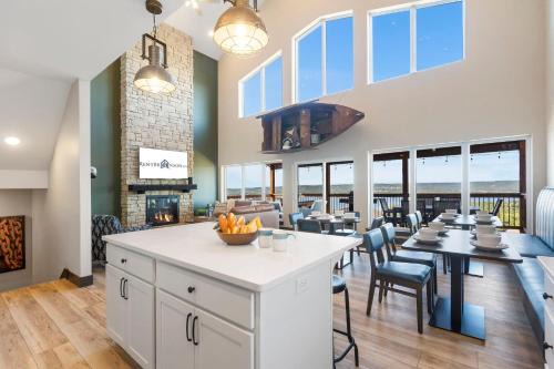 Kimberling City Casa | Bridge View Boat House at Table Rock Lake