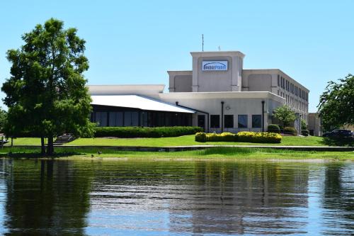 New Bern Hotel | BridgePointe Hotel & Marina