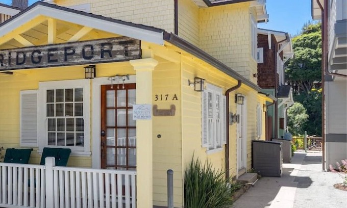 Capitola Casa | Bridgeport Bungalow on the River