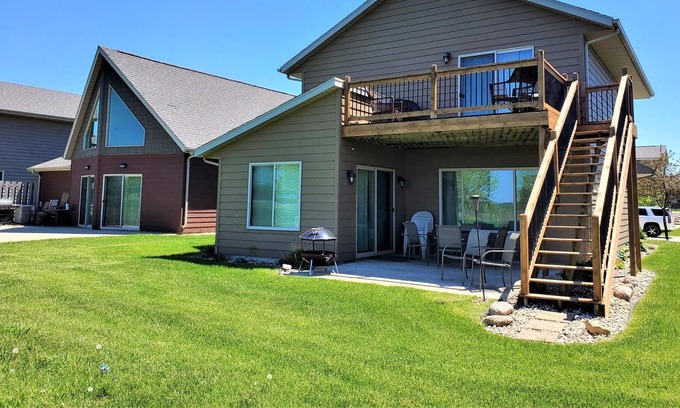Spirit Lake Villa | Bridges Bay Vacation Cabin 113