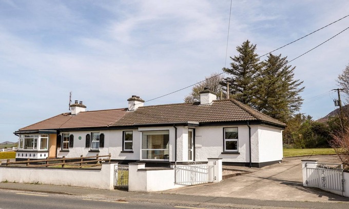 Kerrykeel Cabaña | BRIDGETOWN COTTAGE, pet friendly in Kerrykeel, County Donegal