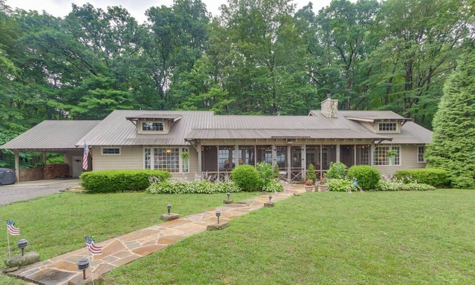 Pelham Casa | Brigadoon: Wide Open Valley Views, Monteagle/Sewanee: located by The Assembly.