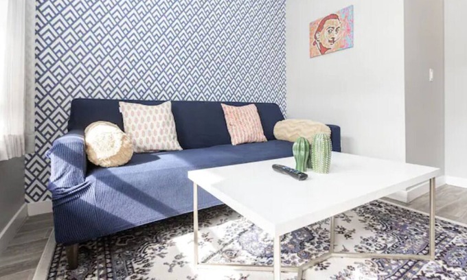 Old Town Casa | Bright 1BDR Downtown. Parking. WiFi. Walk to All - Discounts For Longer Stays