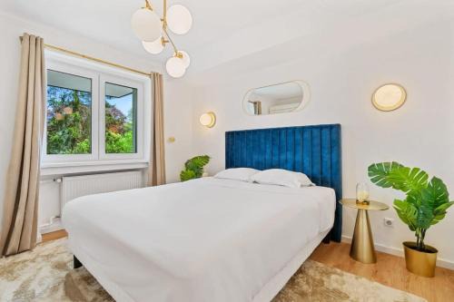 Limpertsberg Apartamento | Bright 1BR Apt in Limpertsberg with WiFi & Kitchen