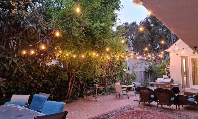 Beverly Hills Apartamento | Bright 1BR Apt Near Beverly Hills Sleeps 4+Parking. A+ area Close to attractions