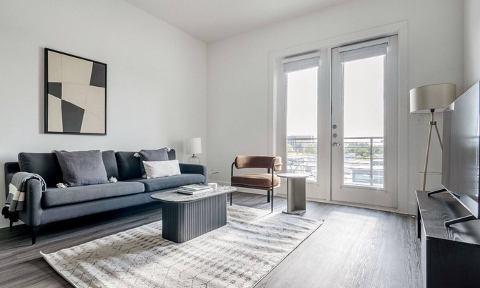 Highland Apartamento | Bright 1BR in the Highlands w/ Pool, W/D & Gym, walkable, by Blueground