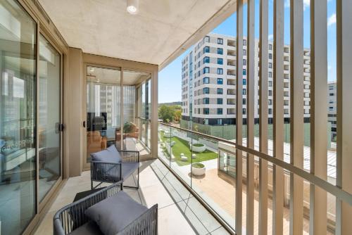 Phillip Apartamento | Bright 2-Bed Apartment with Gym BBQ & Pool Access