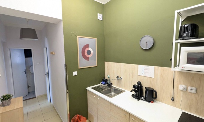 Zizkov Apartamento | Bright 2 bed with big terrace by tram