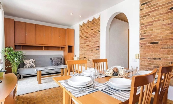 El Poble-sec Apartamento | Luminoso apartamento de 2 dormitorios situado en la zona más atractiva de Barcelona.