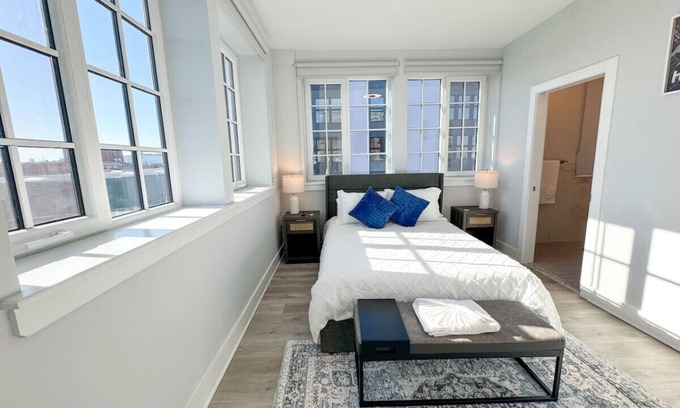 Ironbound District Apartamento | Bright 2BR/2BA with Master Suite, Near Penn Station & Airport