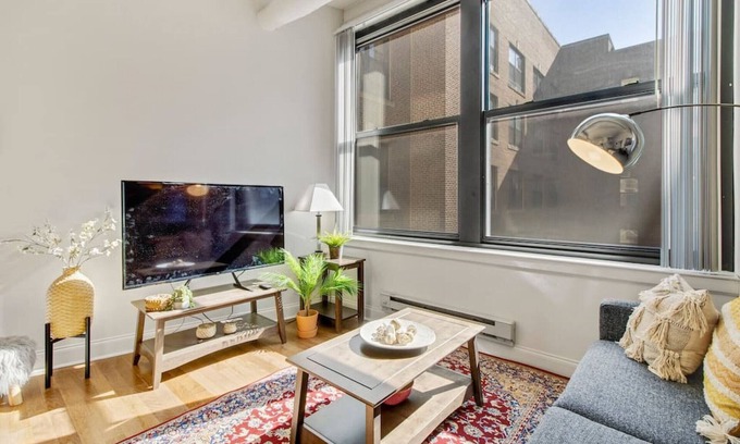 Point Breeze Condominio | Bright 2BR Apartment w Free Parking, Wifi, Gym, Central Location