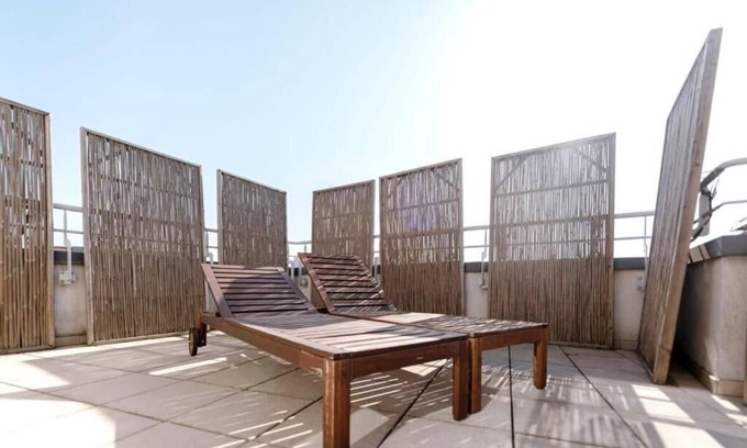 Gare Apartamento | Bright 2BR Penthouse 200m2 with Terrace Gym and Parking