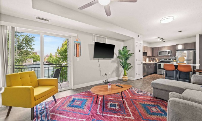 Fairpark Apartamento | Bright 2BR SLC Apt Hot Tub Parking