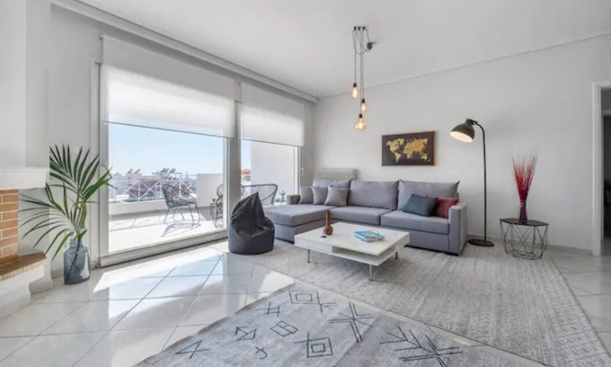 Glyfada Apartamento | Bright 3bdr Apt with Roofgarden, Jacuzzi